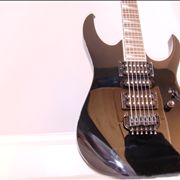 Shiny Guitar